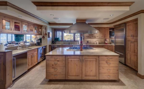 Bear Claw 306 - Ski-in Ski-out Condo!
